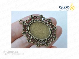 قاب گردن آویز طرح دار حاشیه بیضی زرد قلم 19703