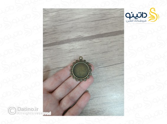 عکس قاب گردن آویز طرح دار کفه دار دایره ای زرد قلم 19705 - انواع مدل قاب گردن آویز طرح دار کفه دار دایره ای زرد قلم 19705