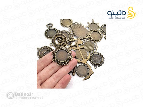 عکس قاب گردن آویز طرح گل دالبر دایره ای زرد قلم 19745 - انواع مدل قاب گردن آویز طرح گل دالبر دایره ای زرد قلم 19745