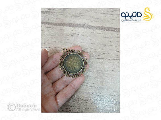 عکس قاب گردن آویز طرح دار دایره ای زرد قلم 19754 - انواع مدل قاب گردن آویز طرح دار دایره ای زرد قلم 19754