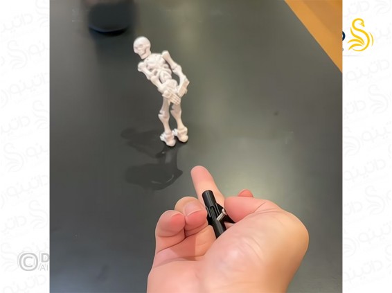 عکس ابزار شوخی طرح تفنگ مخفی انگشتی 20711 - انواع مدل ابزار شوخی طرح تفنگ مخفی انگشتی 20711